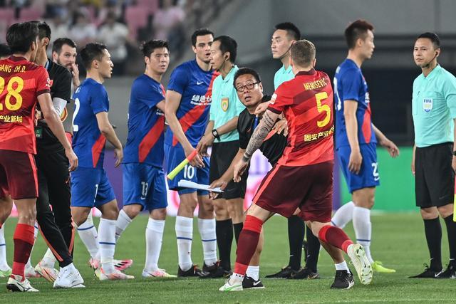 王哲林谈世界杯:上场就全力以赴 这是我的工作